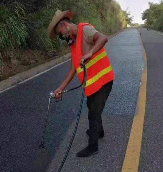 洛阳路面喷涂翻新彩色步道施工方案